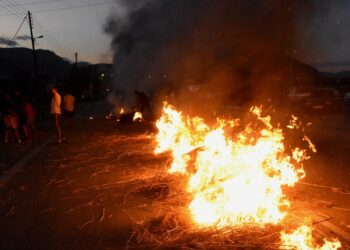 Aσπρόπυργος: Σε ποιο σημείο είναι κλειστή η Αττική Οδός, λόγω των Ρομά που έχουν καταλάβει τον δρόμο