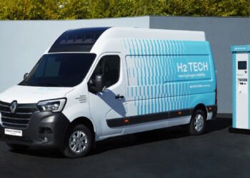 Μέσα σε 5 λεπτά εφοδιάζεται ένα Renault Master που καίει υδρογόνο! (video)