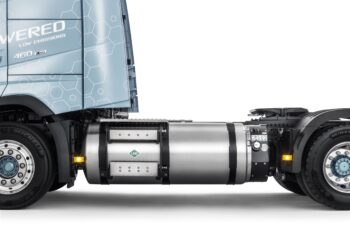 Ο Τιτάνας με τον πρώτο τράκτορα Volvo FH LNG που καίει φυσικό αέριο!