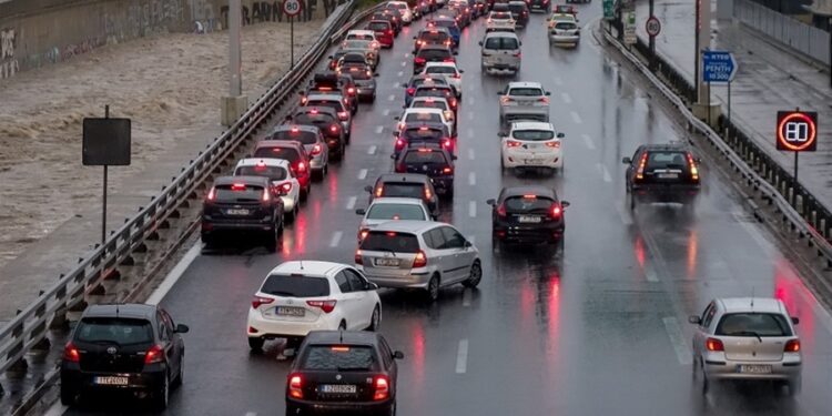 Απαγόρευση κυκλοφορίας έως τις 08:00 σε Κηφισό και παραλιακή, σοβαρά προβλήματα στις μεταφορές