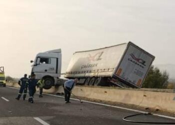 Μπαράζ τροχαίων με νταλίκες. Τι συμβαίνει, όταν τα περισσότερα γίνονται σε αυτοκινητοδρόμους;