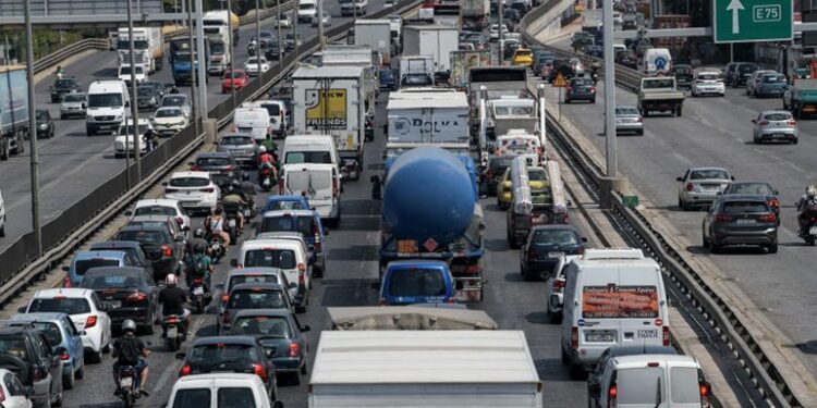 Μποτιλιάρισμα, αυτός ο βραχνάς που «ανατινάζει» τις μεταφορές και βγάζει εκτός τις παραδόσεις εμπορευμάτων