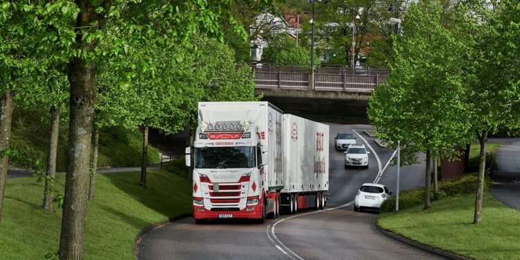 Tεστάροντας το νέο SCANIA 460 R στην Σουηδία ( video)