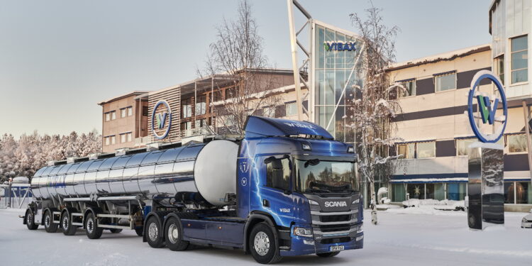 Το πρώτο φορτηγό της SCANIA 64 τόνων μπήκε στην πρίζα!