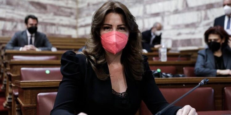 Απίστευτο! Βουλευτής της ΝΔ ζητάει να “φάνε” πρόστιμο όσοι δεν είχαν αλυσίδες στην Αττική Οδό