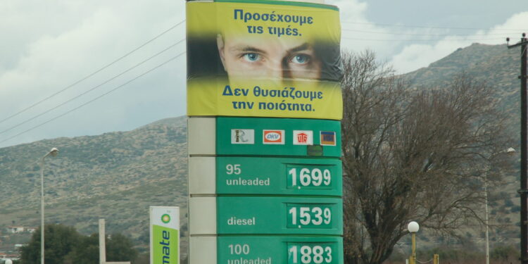 Aποκαλυπτικό ρεπορτάζ του ΦΟΡΤΗΓΟ&ΜΕΤΑΦΟΡΕΣ: Οι τιμές καυσίμων τον Ιανουάριο του 2011 ήταν στα ύψη, όσο και φέτος!