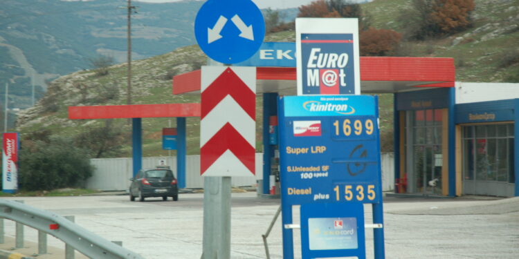 Aποκαλυπτικό ρεπορτάζ του ΦΟΡΤΗΓΟ&ΜΕΤΑΦΟΡΕΣ: Οι τιμές καυσίμων τον Ιανουάριο του 2011 ήταν στα ύψη, όσο και φέτος!