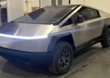 Αποκάλυψη: Aυτό είναι το …αγροτικό της Tesla, το Cybertruck (+video)