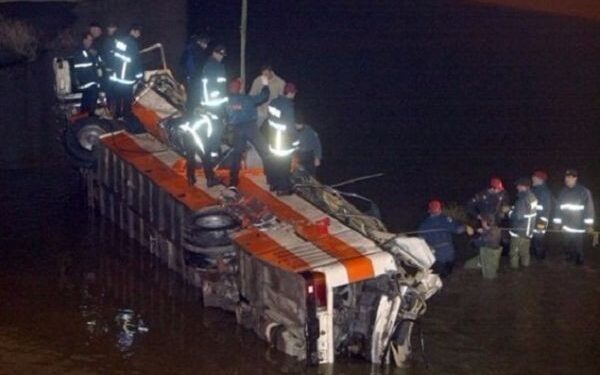 Τραγωδία στον Αλιάκμονα: Σαν σήμερα, το 2003, λεωφορείο του ΚΤΕΛ έπεσε μέσα στο ποτάμι