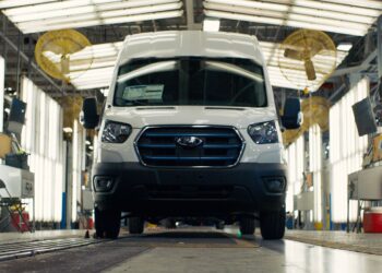 To πρώτο ηλεκτρικό e-Transit είναι γεγονός! (+video)
