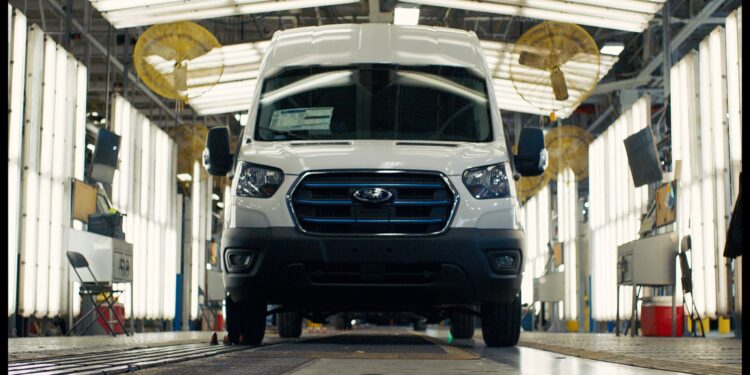 To πρώτο ηλεκτρικό e-Transit είναι γεγονός! (+video)