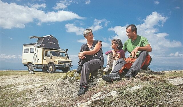 Η ελληνική οικογένεια που κάνει τον γύρο του κόσμου με βαν και την ζηλεύουμε όλοι (+video)