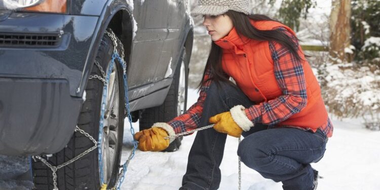 Δίπλωμα αυτοκινήτου: Yποχρεωτικό το μάθημα της τοποθέτησης αλυσίδων!