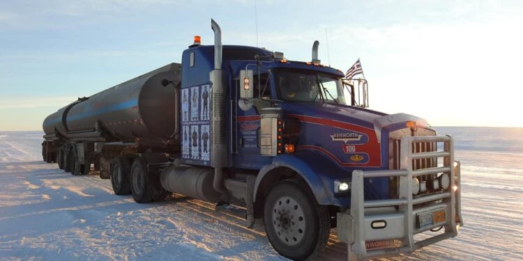 Ice Road: Έλληνας μεταφορέας απολαμβάνει την ..ζέστη στους -22 βαθμούς Κελσίου (+video)