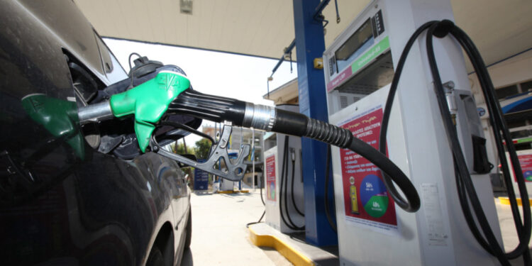 Τρόμος: Στα 2,5 ευρώ θα φθάσει το λίτρο της αμόλυβδης, και στα 2 ευρώ το πετρέλαιο!