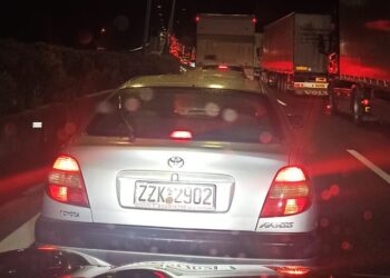 Πριν λίγο: Ανατροπή νταλίκας στις Ράχες, κλειστή η Εθνική οδός