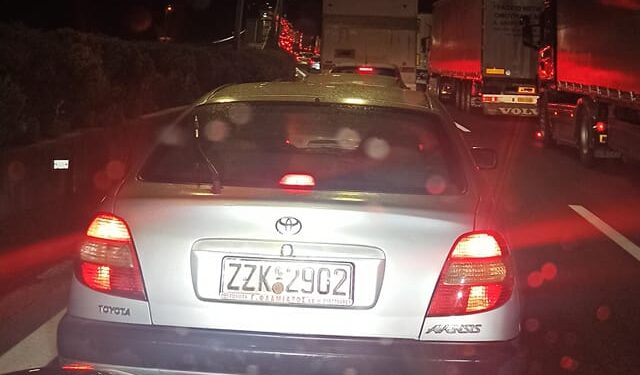 Πριν λίγο: Ανατροπή νταλίκας στις Ράχες, κλειστή η Εθνική οδός