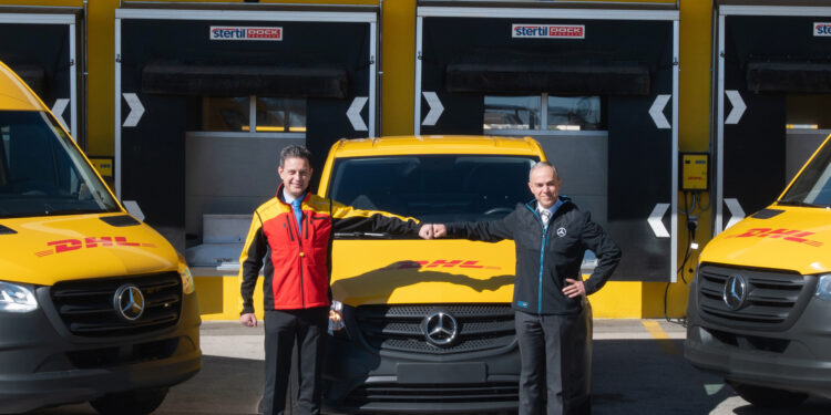 DHL Express και Mercedes-Benz ενώνουν τις δυνάμεις τους για πράσινες ταχυμεταφορές
