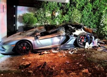 Φορτηγό έκανε…τοστ μια Lamborghini