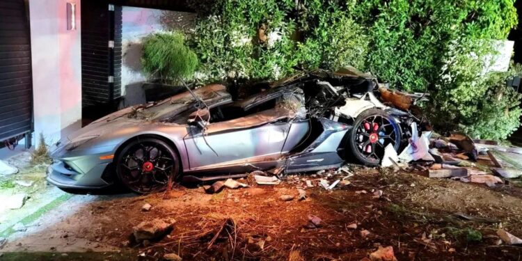 Φορτηγό έκανε…τοστ μια Lamborghini