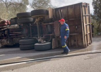 Πολύ σοβαρό τροχαίο με νταλίκα με ένα επαγγελματία οδηγό να χάνει την ζωή του