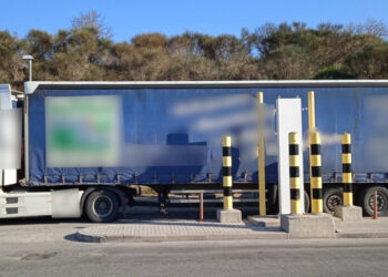 Νταλίκα με 12 λαθρομετανάστες, κατασχέθηκε το φορτηγό