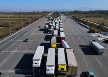 Δεν έχει προηγούμενο: Ουρές φορτηγών μια εβδομάδα λόγω ελέγχων. Από Γαλλία  – Ρωσία τα δρομολόγια