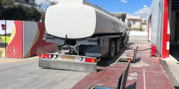 Λουκέτο σε πρατήριο με λαθραία καύσιμα, σε ποια περιοχή της Αθήνας βρίσκεται (φωτογραφίες)