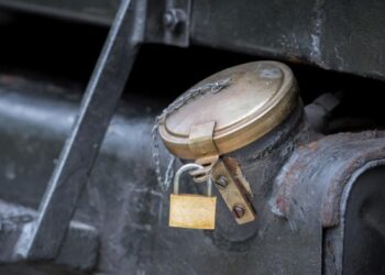 Μάστιγα οι κλοπές καυσίμων από τα φορτηγά στην Ευρώπη!