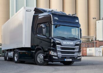 Scania: Αυτό είναι το νέο της, υβριδικό φορτηγό που πάει 60 χλμ μόνο ηλεκτρικά!