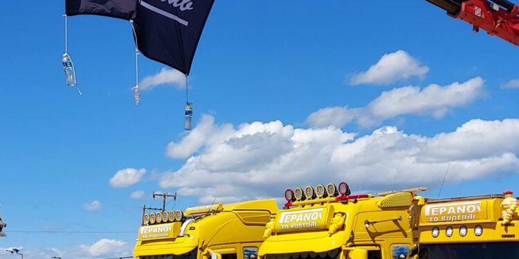 “Σεισμός” στη Χαλκιδική από το Truck Show και το Συλλόγο Φίλων Φορτηγών Old school club halkidiki (photos)