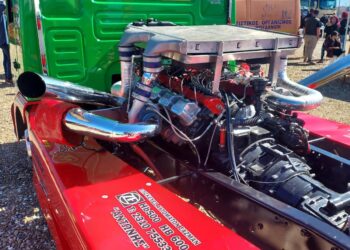 “Σεισμός” στη Χαλκιδική από το Truck Show και το Συλλόγο Φίλων Φορτηγών Old school club halkidiki (photos)