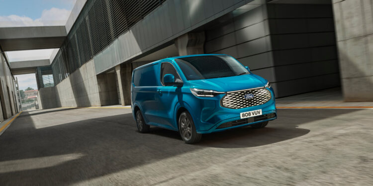 Το νέο ηλεκτρικό E-Transit Custom φορτώνει …ρεύμα και βγαίνει για δρομολόγιο