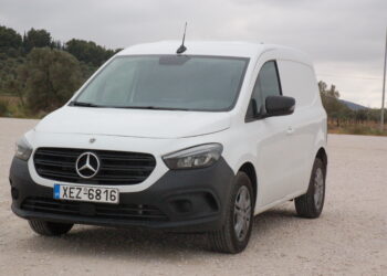 ΟΔΗΓΟΥΜΕ ΤΟ ΝΕΟ MERCEDES-BENZ CITAN: Σταθερή αξία που λύνει τα χέρια των επαγγελματιών