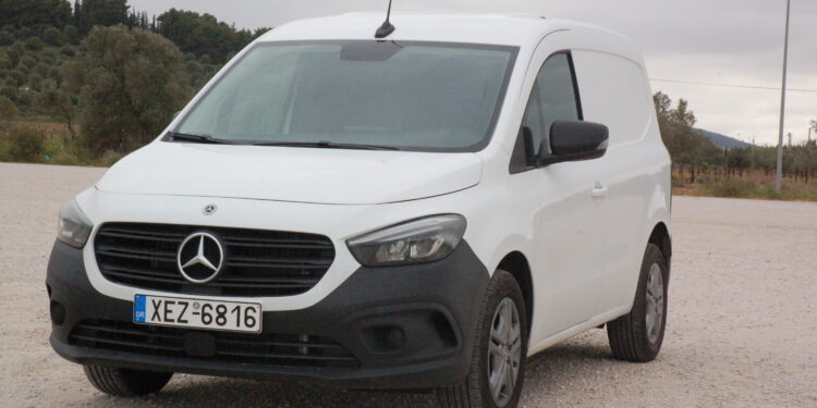ΟΔΗΓΟΥΜΕ ΤΟ ΝΕΟ MERCEDES-BENZ CITAN: Σταθερή αξία που λύνει τα χέρια των επαγγελματιών