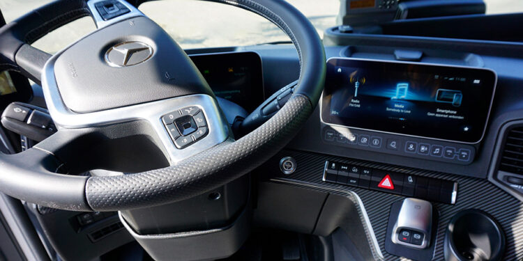 Ένα Actros L με… Βασιλικές ανέσεις