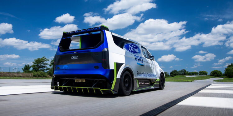 Ford Pro Electric SuperVan, το βαν των 2.000 ίππων!