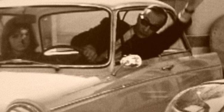 Μουντζώνεις; 100 ευρώ!