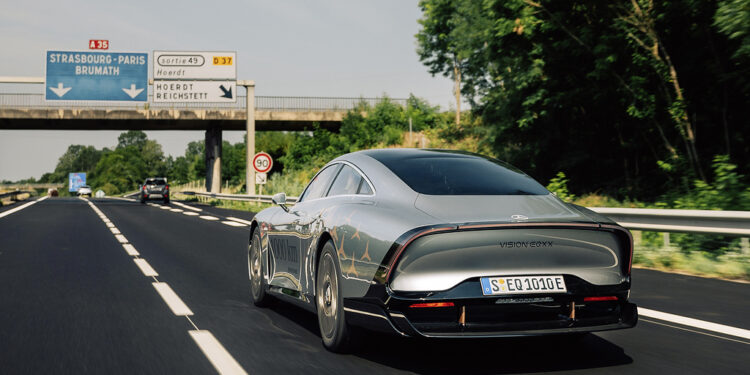 Tρελό ρεκόρ! Η ηλεκτρική Mercedes-Benz Vision EQXX διένυσε 1.202 χλμ με ένα φουλάρισμα