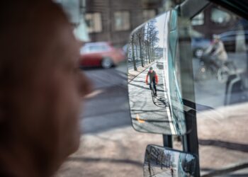 Το σωτήριο σύστημα της Volvo στα φορτηγά της που “κατασκοπεύει” τα τυφλά σημεία!