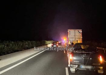 Πήρε φωτιά νταλίκα στα Καμένα Βούρλα γεμάτη με καρπούζια