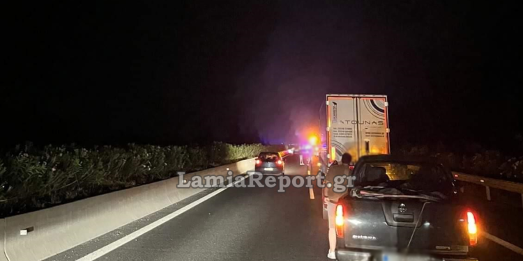 Πήρε φωτιά νταλίκα στα Καμένα Βούρλα γεμάτη με καρπούζια