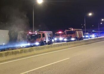 Nταλίκα κάηκε ολοσχερώς στην Εγνατία Οδό – Η φωτιά ξεκίνησε από τα ελαστικά!