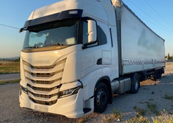 Κατασχέθηκε νταλίκα δεκάδων χιλιάδων ευρώ λόγω παράνομης μεταφοράς μεταναστών!