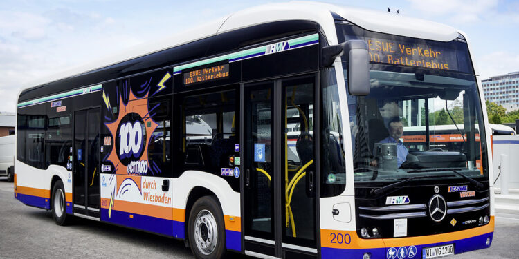 120 ηλεκτρικά λεωφορεία, που μπαίνουν στην πρίζα