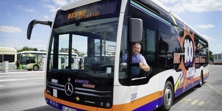 120 ηλεκτρικά λεωφορεία, που μπαίνουν στην πρίζα