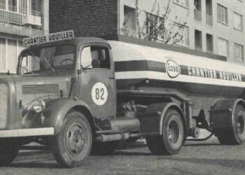 1962: Τα πρώτα φορτηγά διανομής πετρελαίου παίρνουν μπροστά, παρόλο που ακόμη έκαιγαν …κάρβουνο