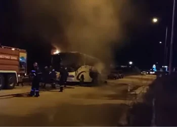 Στιγμές τρόμου για 27 επιβάτες – Πήρε φωτιά λεωφορείο του ΚΤΕΛ!