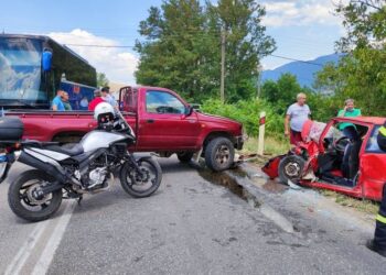 Τροχαίο δυστύχημα στα Ιωάννινα με ένα λεωφορείο και ΙΧ