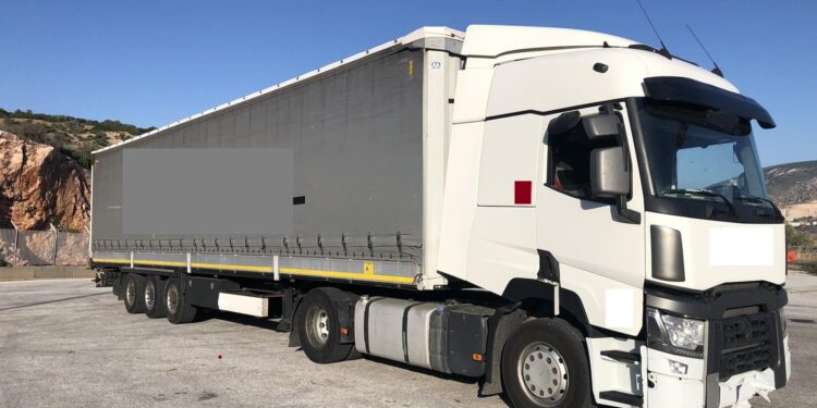 Στα πράσα η νταλίκα από την Τουρκία με ηρωίνη και όπλα. Στο Κερατσίνι πιάστηκε ο αλλοδαπός οδηγός